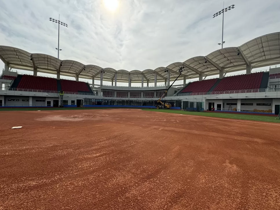 Baseball Stadium Seating: Aluminum Side-Mount Brackets + Blow-Molded Seats Case Study